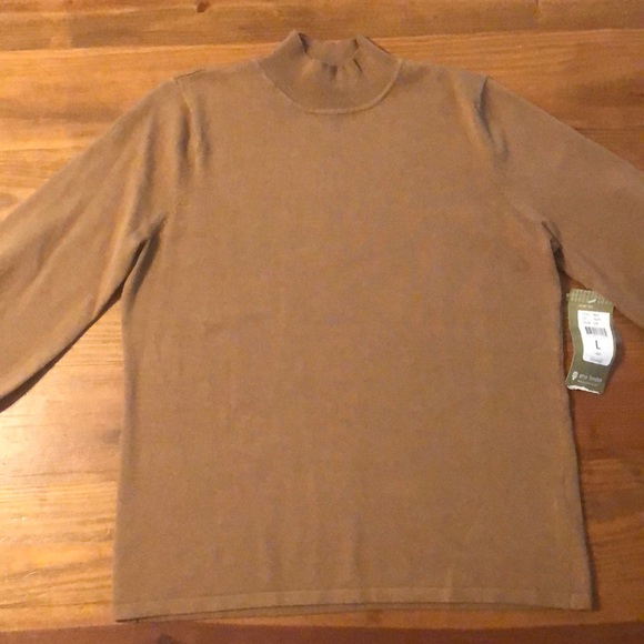 Top - Picture 2 of 5